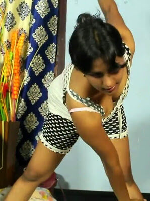 Glamour Aunty Early Morning workout n seduction hot cleavage show, Bolly Tube